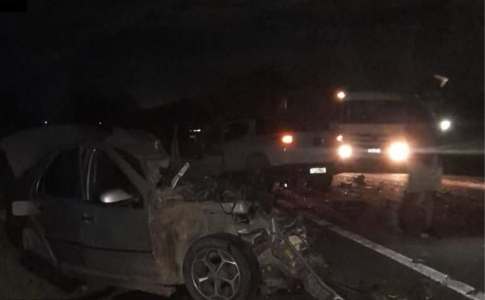 Foto:
                Reprodu&ccedil;&atilde;o/Redes Sociais
              
            
          
        
  

  

  


			
        Um homem de 57 anos morreu ap&oacute;s um caminh&atilde;o e um carro de passeio colidirem fron