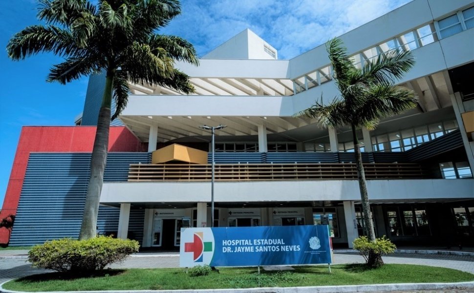 Foto:
                Divulga&ccedil;&atilde;o/Sesa
              
            
          
        
  

  

  


			Um homem de 18 anos e um adolescente de 16 anos foram baleados na noite deste s&aacute;bado (31) ap&oacute;s cri