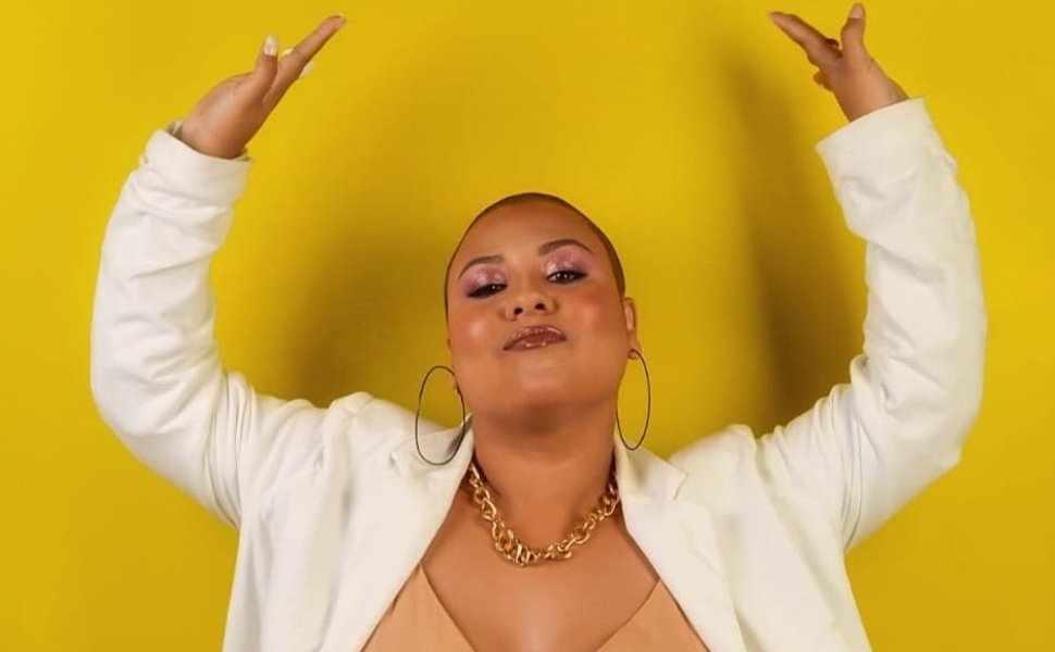 Foto:
                Divulga&ccedil;&atilde;o/Thais Vieira
              
            
          
        
  

  

  


			
        Do oceano interno e profundo de pensamentos, encontros e viv&ecirc;ncias de Ada Koffi, 