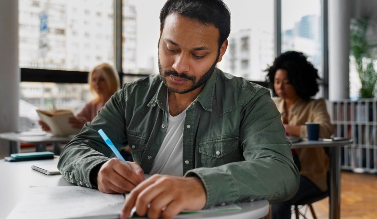 ES tem 2,5 mil vagas em concursos e sele&ccedil;&otilde;es com sal&aacute;rios de at&eacute; R$ 22 mil