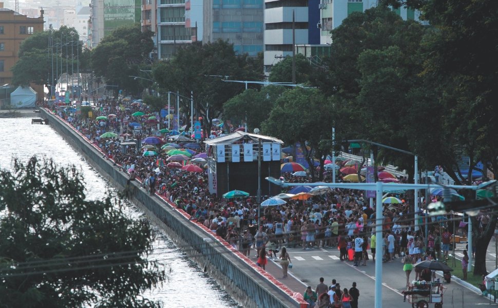 Foto:
                Kadidja Fernandes/AT
              
            
          
        
  

  

  


			O Carnaval deste ano vai movimentar R$ 18,6 bilh&otilde;es em todo o Pa&iacute;s apenas no m&ecirc;s de fevereiro