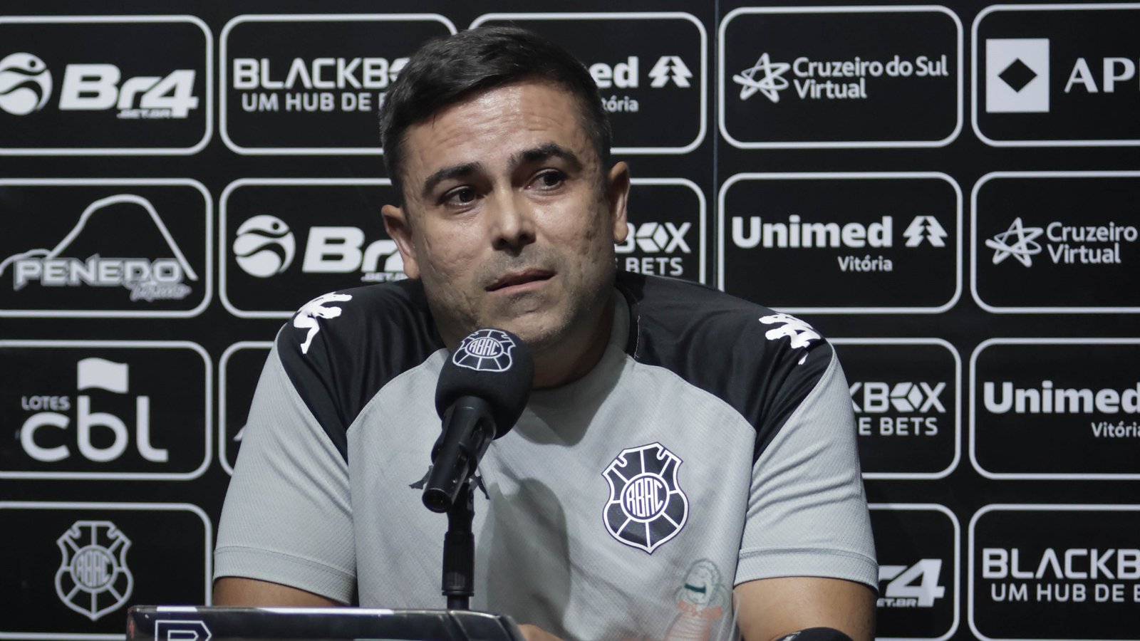 O t&eacute;cnico C&iacute;cero J&uacute;nior n&atilde;o comanda mais o Rio Branco (Foto: Wagner Chal&oacute;/Rio Branco)