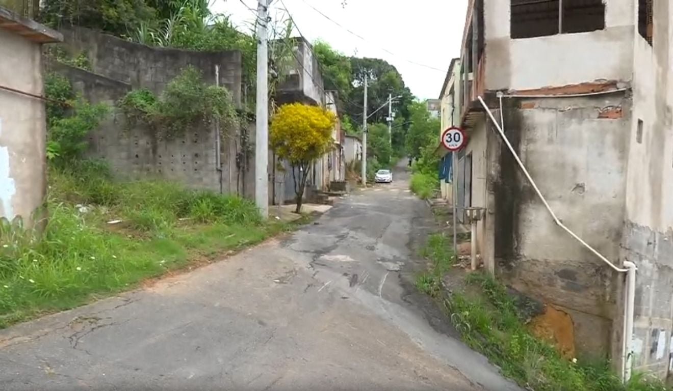 Rua onde aconteceu o crime (Foto: Reprodu&ccedil;&atilde;o/TV Vit&oacute;ria)