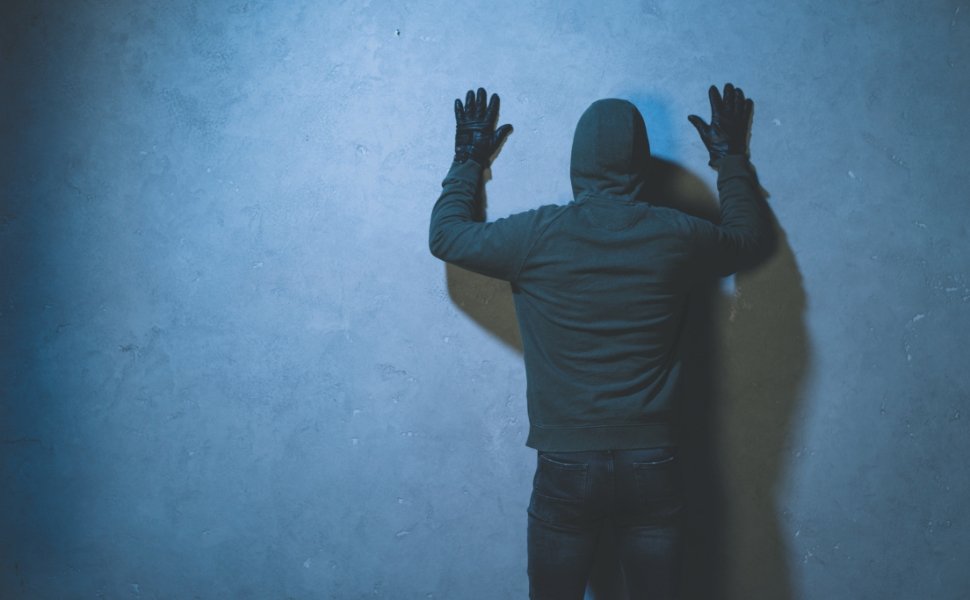 Foto:
                Freepik
              
            
          
        
  

  

  


			O Disque-Den&uacute;ncia 181 foi lan&ccedil;ado em outubro de 2001 no Esp&iacute;rito Santo. Ao longo dessas duas d&eacute;cadas e mei