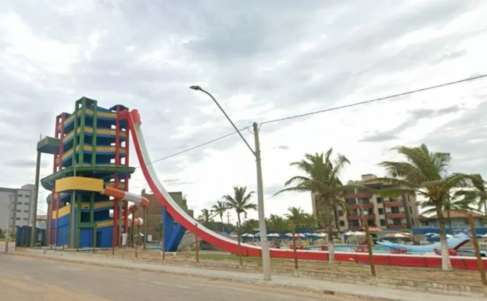 Foto:
                Reprodu&ccedil;&atilde;o/Google Street View
              
            
          
        
  

  

  


			
        Uma menina de tr&ecirc;s anos morreu ap&oacute;s se afogar em uma piscina de um parque a