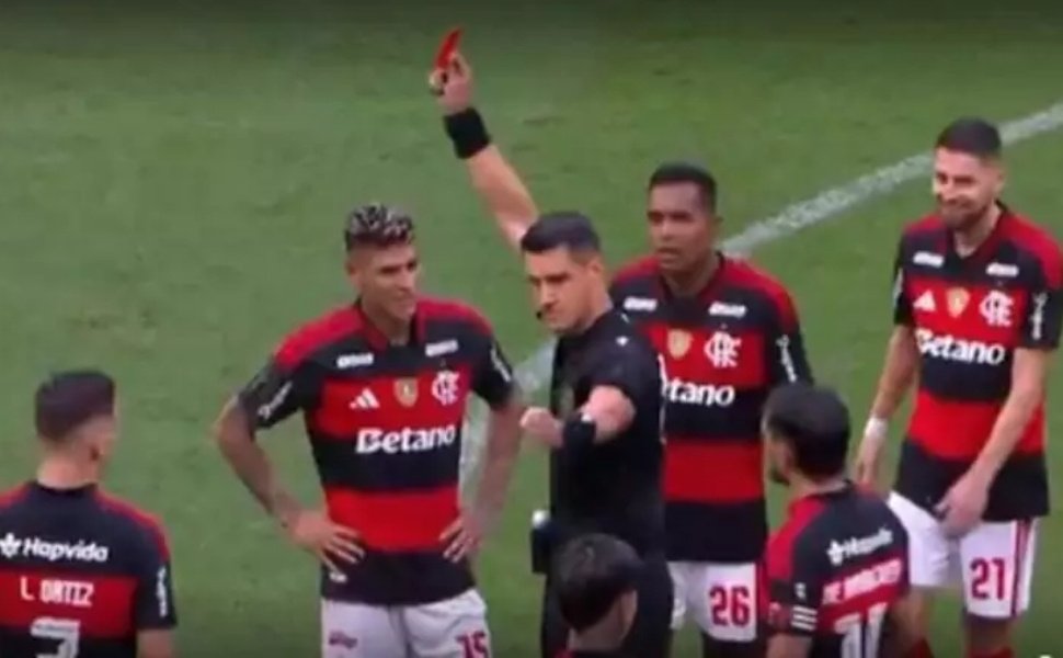 Foto:
                Reprodu&ccedil;&atilde;o de Video / Jogada10
              
            
          
        
  

  

  


			
        A expuls&atilde;o de Carrascal na Supercopa entre Flamengo e Corinthians, que ter