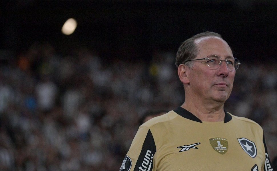 Foto:
                Arquivo Tribuna
              
            
          
        
  

  

  


			A ala social do Botafogo entende que John Textor blefou na &uacute;ltima quinta-feira quando disse, em en