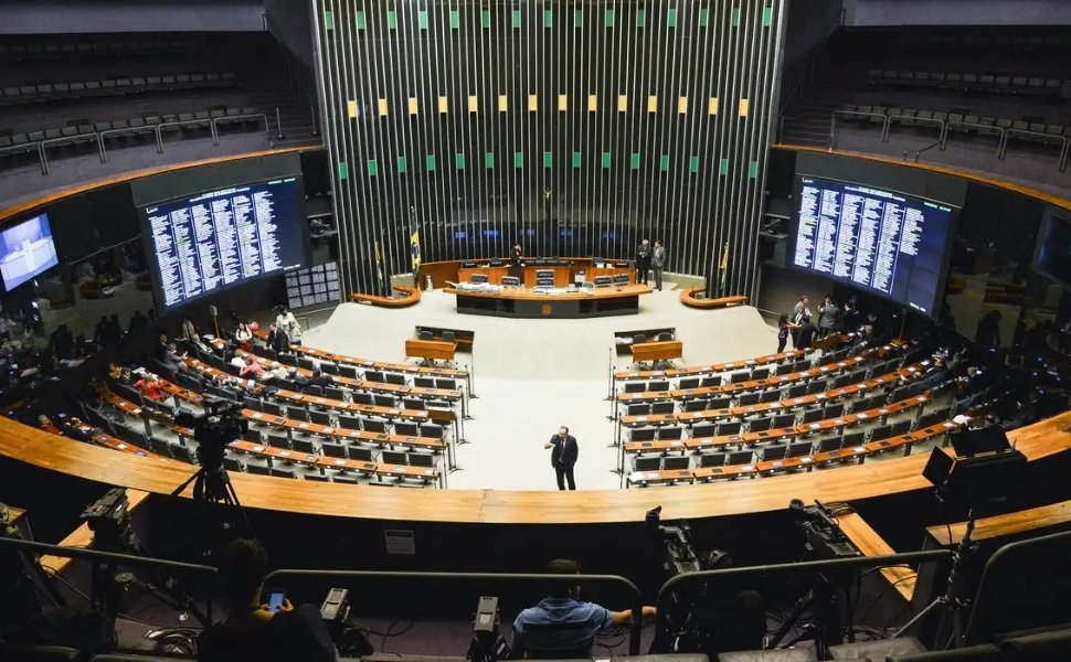 Foto:
                Antonio Cruz/ Ag&ecirc;ncia Brasil
              
            
          
        
  

  

  


			A C&acirc;mara dos Deputados aprovou nesta ter&ccedil;a-feira (3) projetos de lei que promovem rea