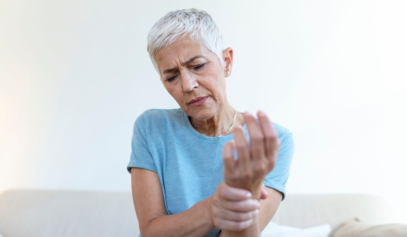 8 h&aacute;bitos di&aacute;rios que enfraquecem silenciosamente seus ossos