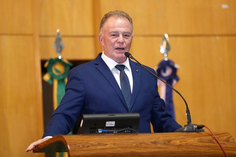 Casagrande se despede da Assembleia. E manda recados eleitorais