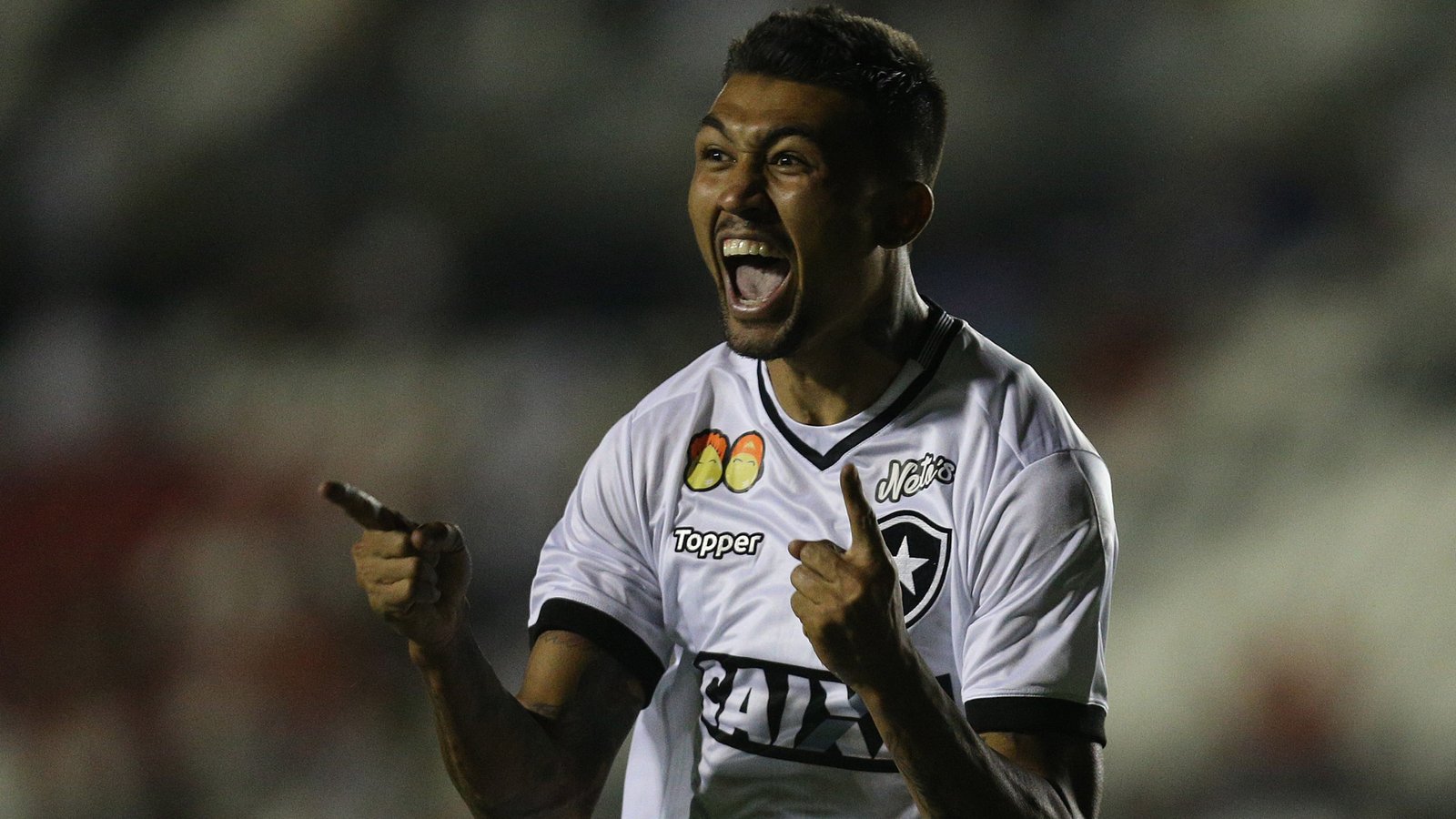 Desportiva anuncia a volta de Kieza, ex-Fluminense e Botafogo