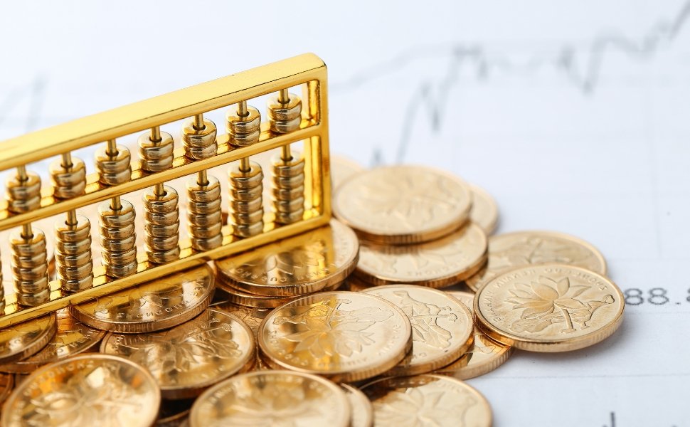 Foto:
                Freepik
              
            
          
        
  

  

  


			Ap&oacute;s dois dias de fortes quedas, os pre&ccedil;os do ouro e da prata voltaram a disparar na ter&ccedil;a-feira (3). O me