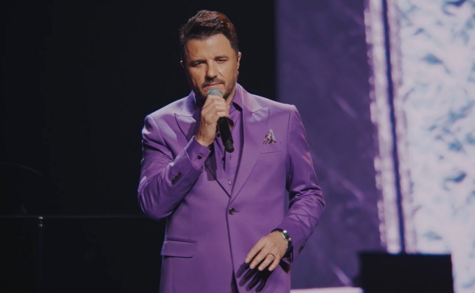 Maur&iacute;cio Manieri apresenta turn&ecirc; "Classics Super Hits" em Vit&oacute;ria