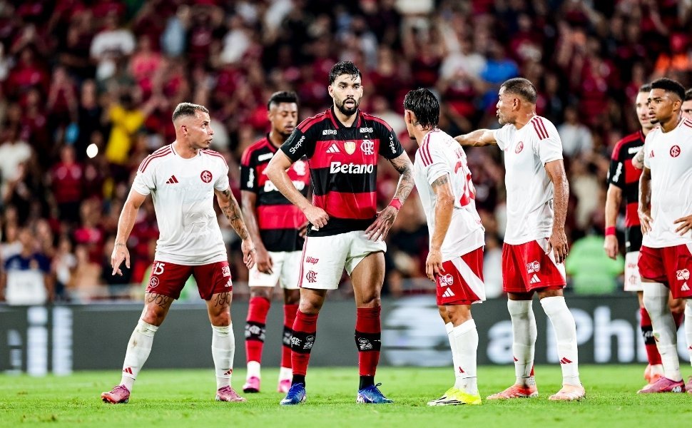 Na estreia de Paquet&aacute; no Maracan&atilde;, Flamengo apenas empata com o Inter e &eacute; vaiado