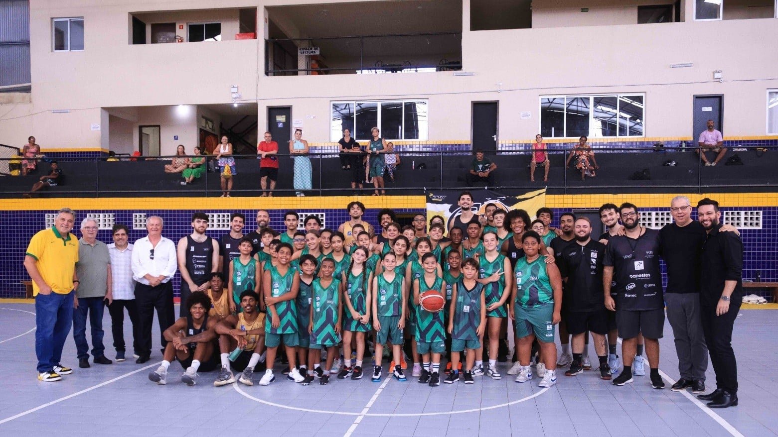 Dirigentes da CBB e do CBC na cl&iacute;nica do Instituto Viva Vida/Cetaf (Foto: Pedro Lorenzon)