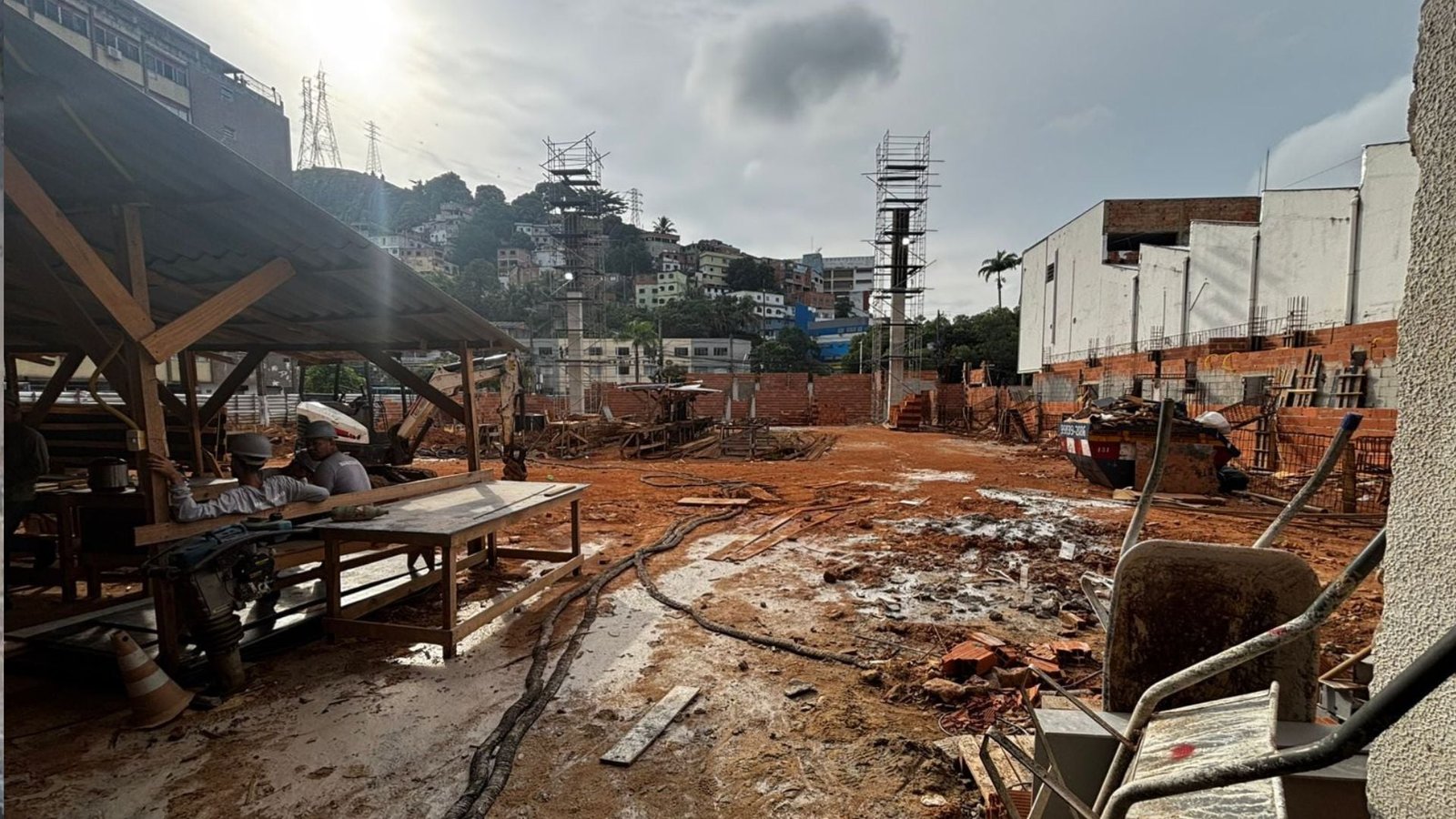 Crea-ES faz vistoria ap&oacute;s den&uacute;ncia de obra irregular no antigo Gin&aacute;sio do DED