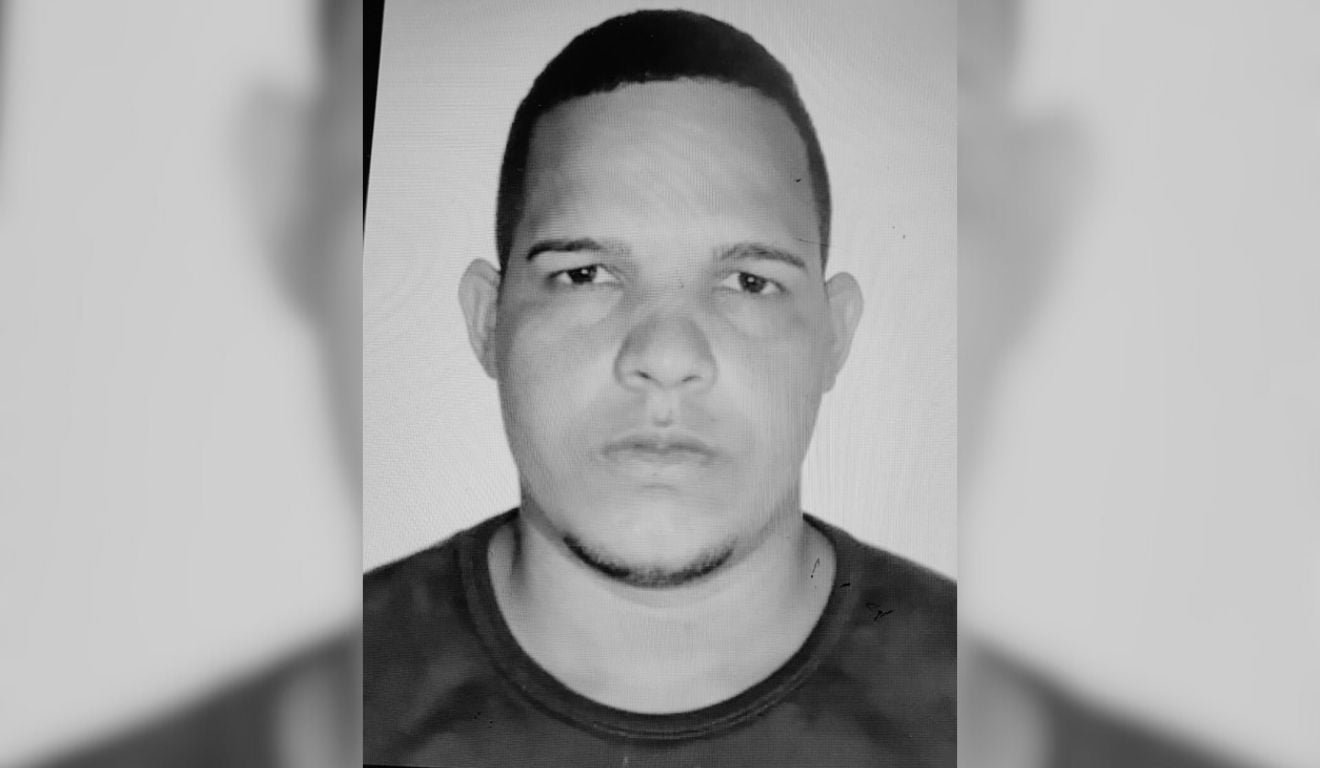 Homem &eacute; executado a tiros ao sair de casa em Vila Velha