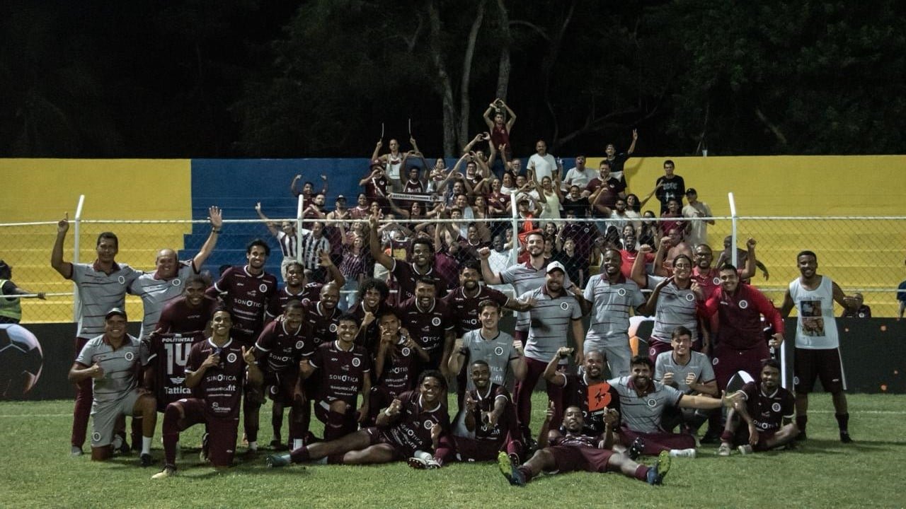 Comemora&ccedil;&atilde;o dos jogadores da Desportiva ap&oacute;s a classifica&ccedil;&atilde;o (Foto: Laila Pecorari/Desportiva)