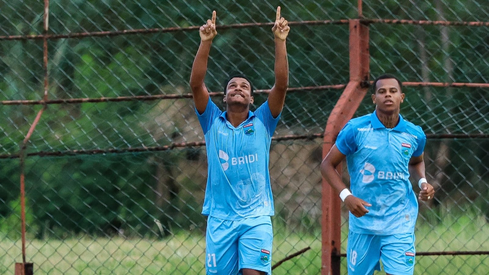 Desportiva leva empate com um jogador a mais e se complica; Vila fica perto da vaga