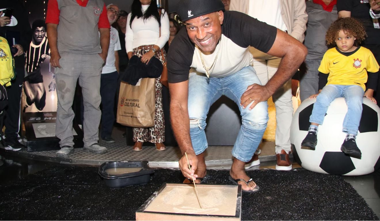 Ex-jogador Viola, &iacute;dolo do Corinthians, &eacute; condenado &agrave; pris&atilde;o por posse ilegal de arma