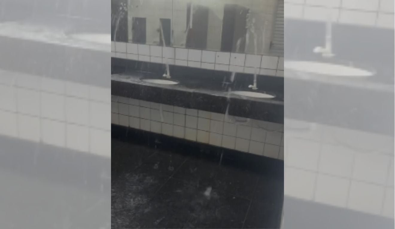 Pe&ccedil;as de torneiras s&atilde;o furtadas e banheiro de terminal vira &ldquo;chafariz&rdquo;