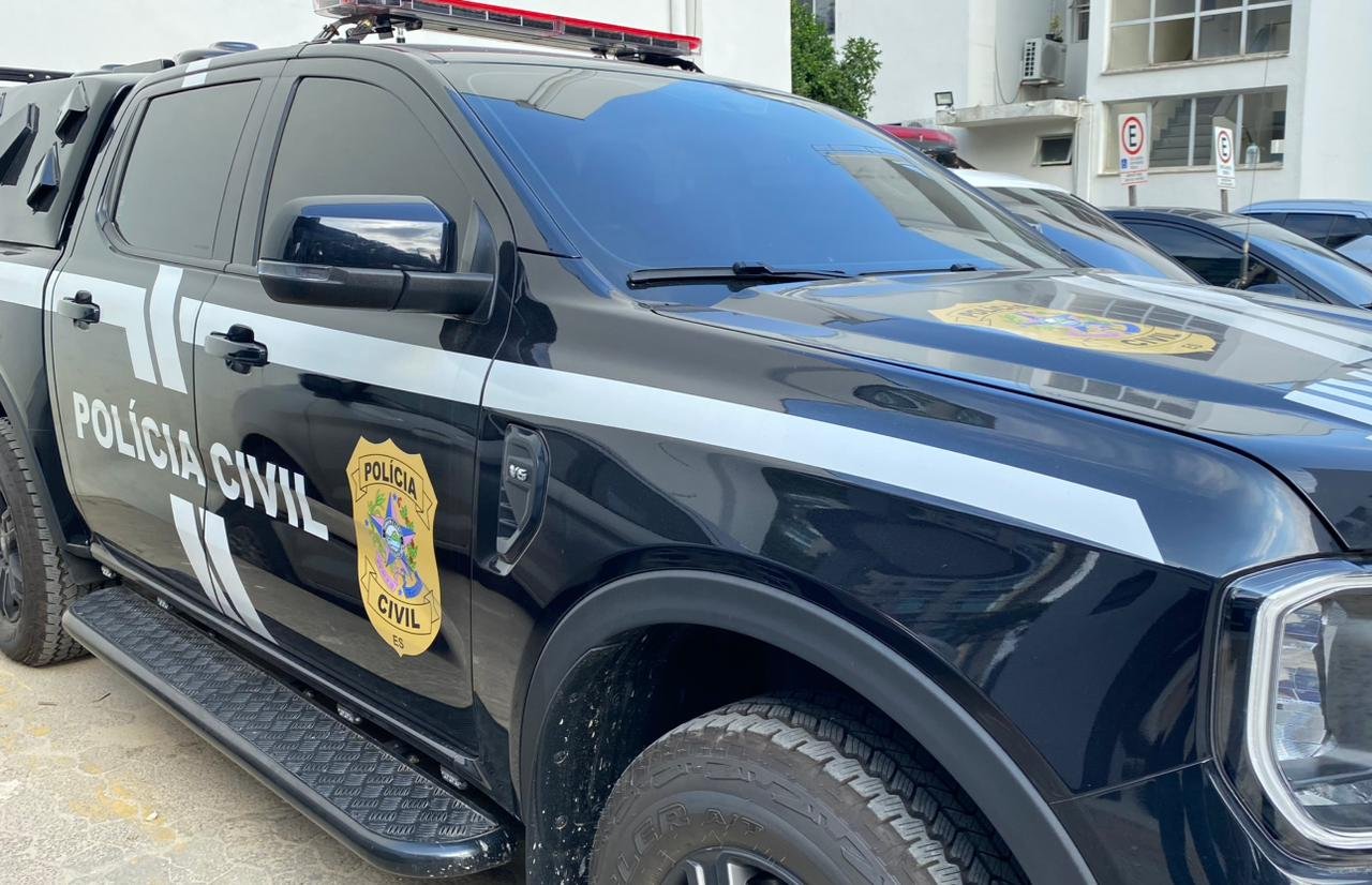 Suspeito &eacute; preso ap&oacute;s invadir loja em shopping na Praia do Canto