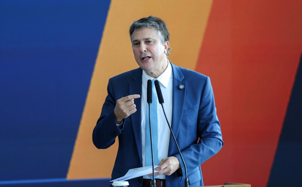 Foto:
                Fabio Rodrigues-Pozzebom/Ag&ecirc;ncia Brasil - 27/11/2025
              
            
          
        
  

  

  


			O ministro da Educa&ccedil;&atilde;o, Camilo Santana (PT), admite a possibi