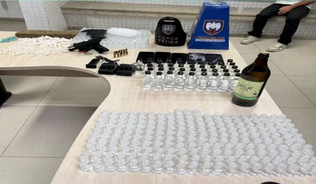 Lol&oacute; &eacute; encontrado em garrafas de cacha&ccedil;a em distribuidora de Cariacica