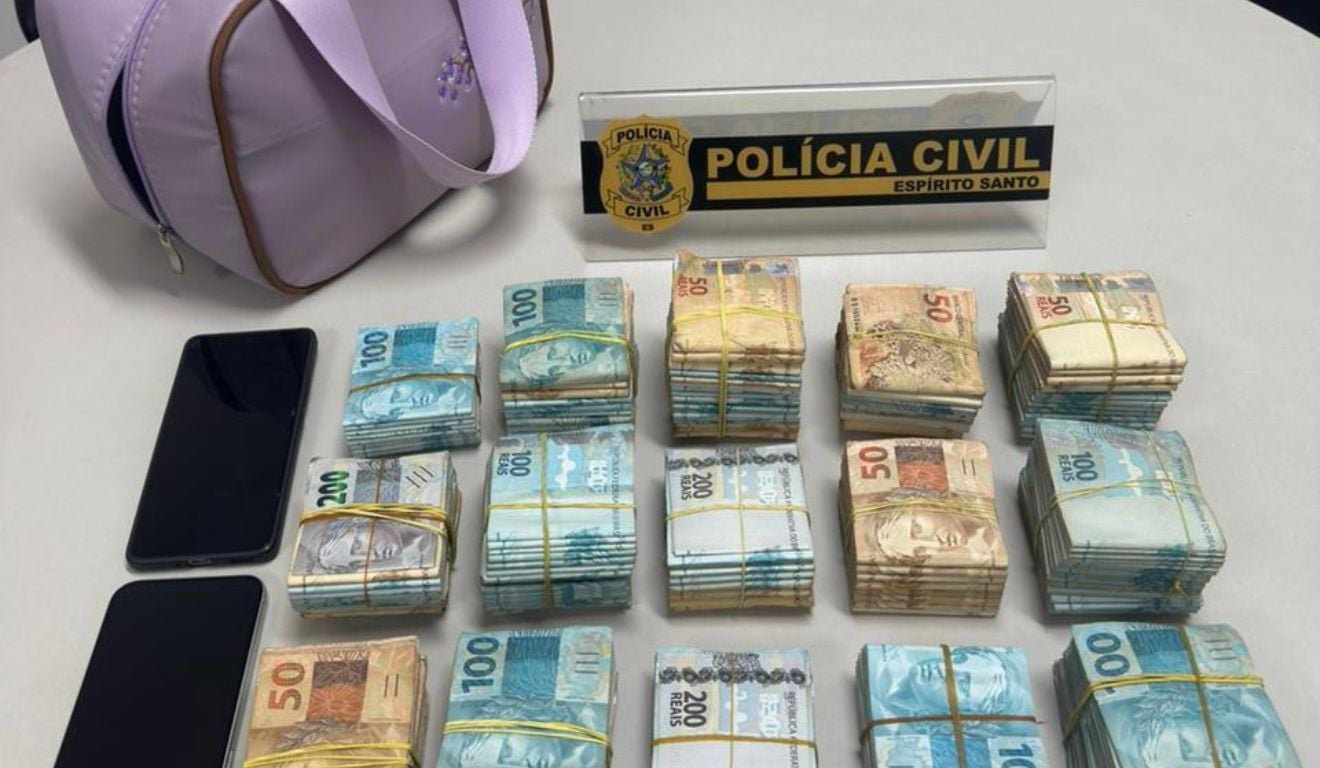 Bolsa de beb&ecirc; escondia R$ 200 mil que seriam usados para comprar fuzis no RJ