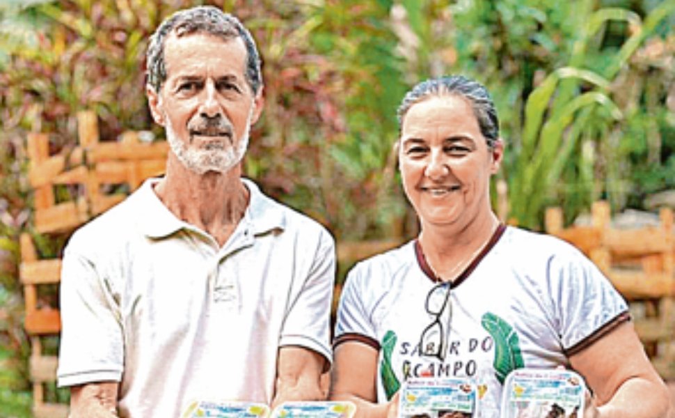 Foto:
                Cl&oacute;vis Rangel
              
            
          
        
  

  

  


			Na comunidade de Caco de Pote, zona rural de Alfredo Chaves, o casal Danilo Calente e Jussara Calent