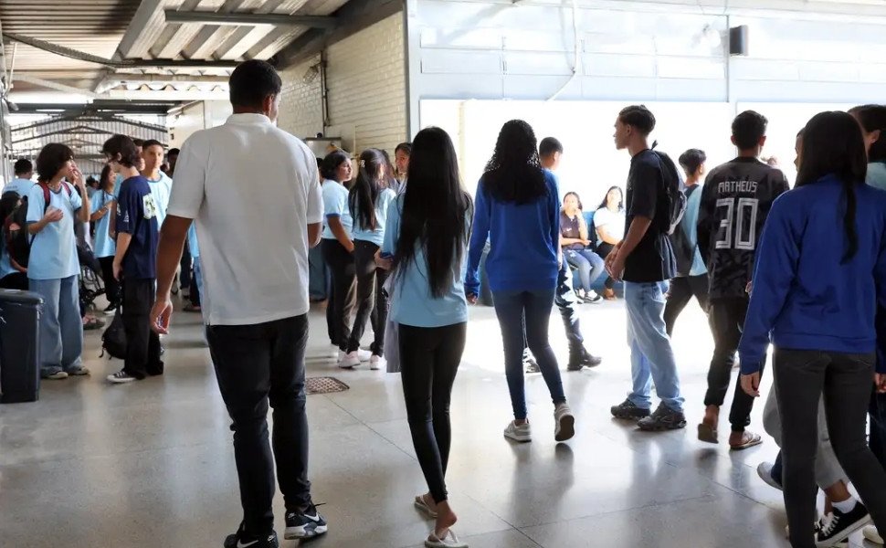 Foto:
                &copy; Ant&ocirc;nio Cruz/Ag&ecirc;ncia Brasil
              
            
          
        
  

  

  


			O Minist&eacute;rio da Educa&ccedil;&atilde;o (MEC) come&ccedil;ou a pagar, nesta quinta-feira (26), duas parcel