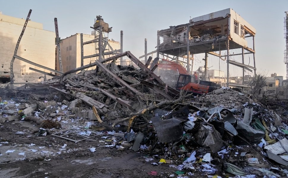 Foto:
                VAHID SALEMI/ASSOCIATED PRESS/ESTAD&Atilde;O CONTE&Uacute;DO
              
            
          
        
  

  

  


			
        A Guarda Revolucion&aacute;ria Isl&acirc;mica lan&ccedil;ou um ataque com m&iacute;ss