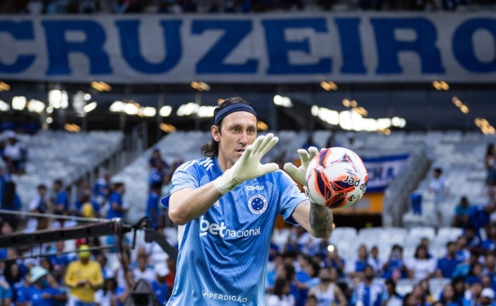 Foto:
                Divulga&ccedil;&atilde;o
              
            
          
        
  

  

  


			Substitu&iacute;do contra o Pouso Alegre, C&aacute;ssio teve les&atilde;o confirmada pelo Cruzeiro ontem. Segundo o clube, o