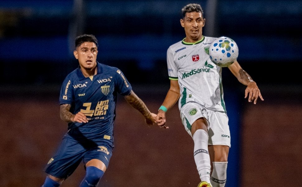 Foto:
                @leopivafoto
              
            
          
        
  

  

  


			O Porto Vit&oacute;ria se despediu da Copa do Brasil logo na estreia, com um &ldquo;chocolate&rdquo; por 3 a 0 para o Av