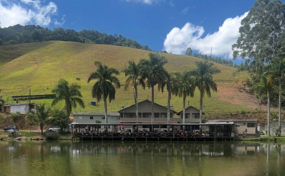 Foto:
                Divulga&ccedil;&atilde;o
              
            
          
        
  

  

  


			A apenas 15 quil&ocirc;metros da capital capixaba, Viana surpreende quem busca descanso, paisagens verdes e u