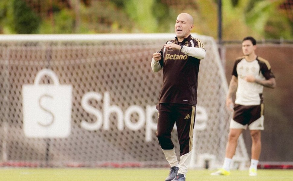 Foto:
                Divulga&ccedil;&atilde;o/Flamengo
              
            
          
        
  

  

  


			O Flamengo abriu um novo cap&iacute;tulo em sua hist&oacute;ria. Ap&oacute;s a sa&iacute;da de Filipe Lu&iacute;s, o clube rubro-