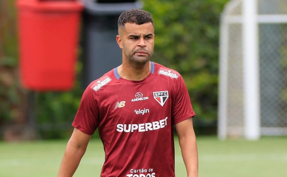 Foto:
                Reprodu&ccedil;&atilde;o/Twitter
              
            
          
        
  

  

  


			O Fluminense encaminhou sua sexta contrata&ccedil;&atilde;o para a temporada. O clube se acertou com o S&atilde;o Pa