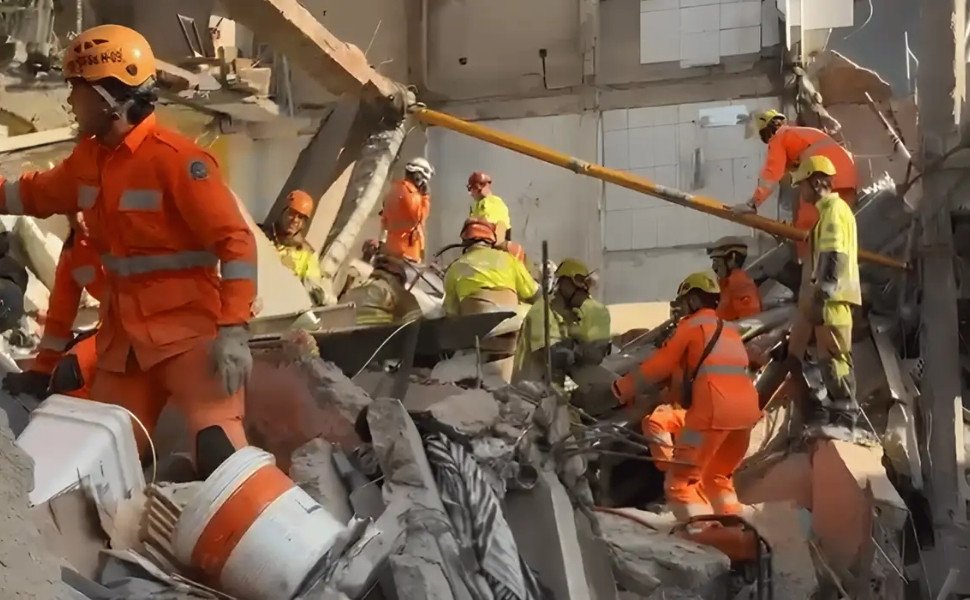 Foto:
                CBMMG/Divulga&ccedil;&atilde;o
              
            
          
        
  

  

  


			
        Um lar de idosos desabou em Belo Horizonte na madrugada desta quinta-feira (5), no bairr
