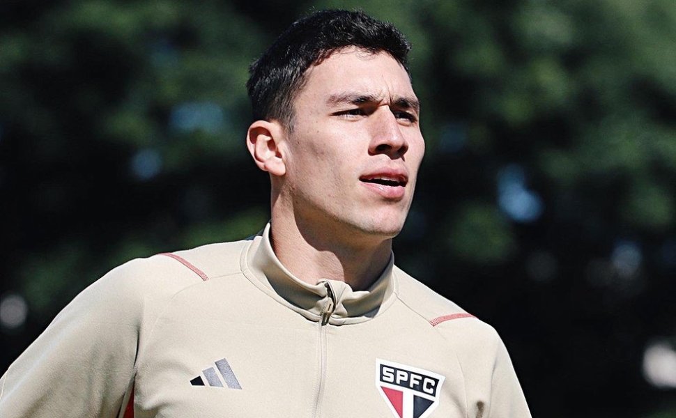 Foto:
                Reprodu&ccedil;&atilde;o/Twitter
              
            
          
        
  

  

  


			Depois de n&atilde;o conseguir um desfecho positivo em janeiro, o Botafogo voltou a negociar com o S&atilde;o