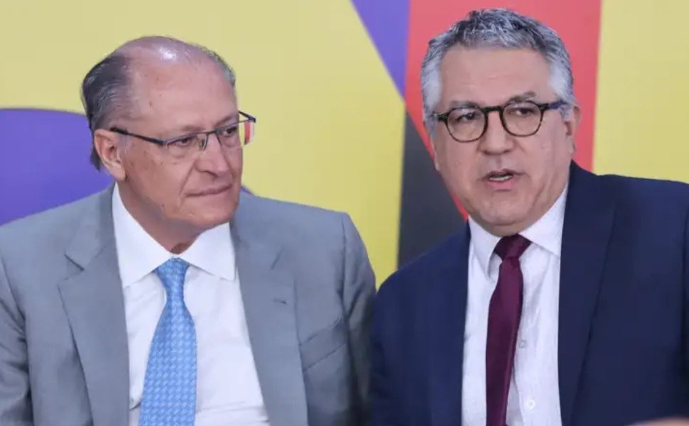 Foto:
                Valter Campanato/Ag&ecirc;ncia Brasil
              
            
          
        
  

  

  


			
        O Vice-presidente, Geraldo Alckmin, e o Ministro da Sa&uacute;de, Alexandre Padi