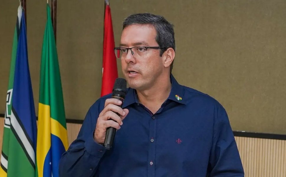 Foto:
                Rog&eacute;rio Lameira/Prefeitura de Macap&aacute;
              
            
          
        
  

  

  


			
        O prefeito de Macap&aacute;, Dr. Furlan (PSD), apresentou pedido forma de r