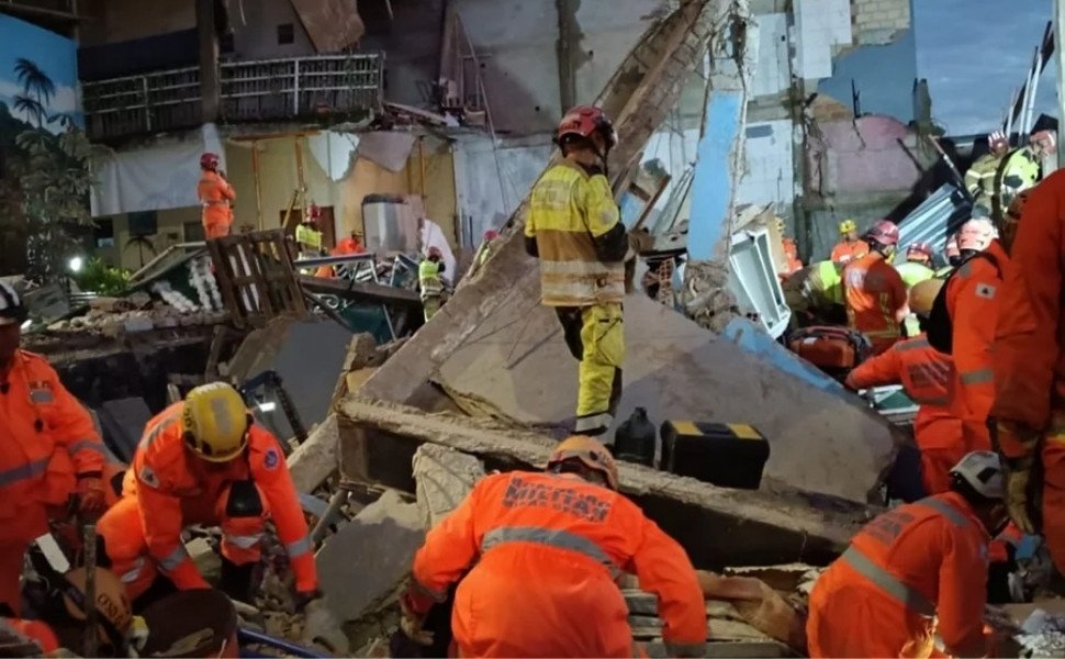 Foto:
                Divulga&ccedil;&atilde;o/Corpo de Bombeiros de Minas Gerais
              
            
          
        
  

  

  


			
        Subiu para 12 o n&uacute;mero de mortos registrados ap&oacute;s o desabam