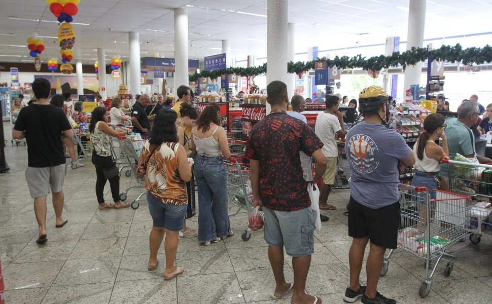 Foto:
                Kadidja Fernandes/Arquivo AT
              
            
          
        
  

  

  


			
        A mudan&ccedil;a que determinou o fechamento dos supermercados aos domingos no Esp&iacute;