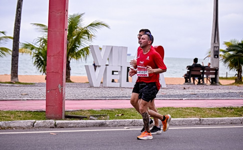 Foto:
                Divulga&ccedil;&atilde;o
              
            
          
        
  

  

  


			A Maratona do Sol j&aacute; est&aacute; em movimento &mdash; n&atilde;o com o disparo inicial, mas no despertador que toca cedo, n