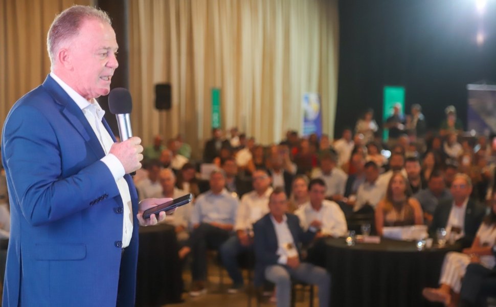 Foto:
                Divulga&ccedil;&atilde;o / ASES
              
            
          
        
  

  

  


			O governador Renato Casagrande ser&aacute; o palestrante da abertura da agenda 2026 do Caf&eacute; de Neg&oacute;cios
