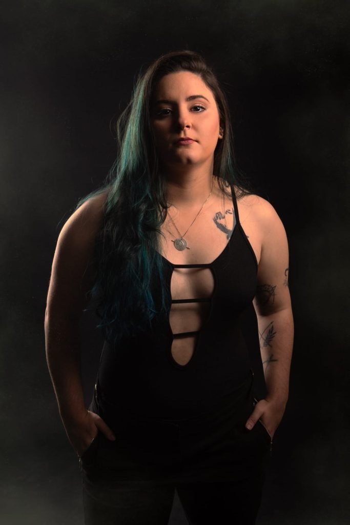 Filha de Ares: autora capixaba estreia na literatura fant&aacute;stica com hero&iacute;na que desafia destino dos deuses