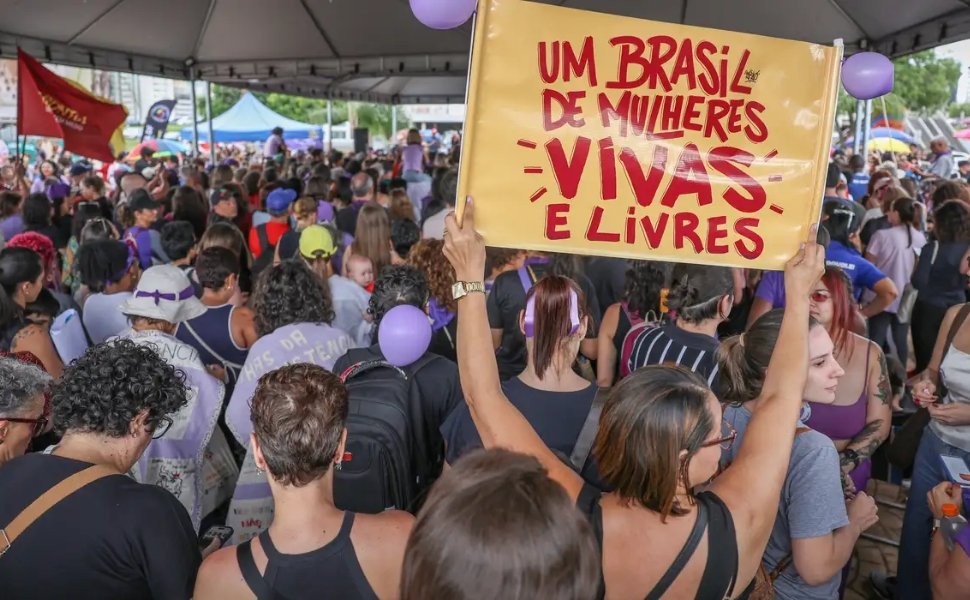 Autonomia financeira &eacute; prioridade para mulheres, aponta pesquisa