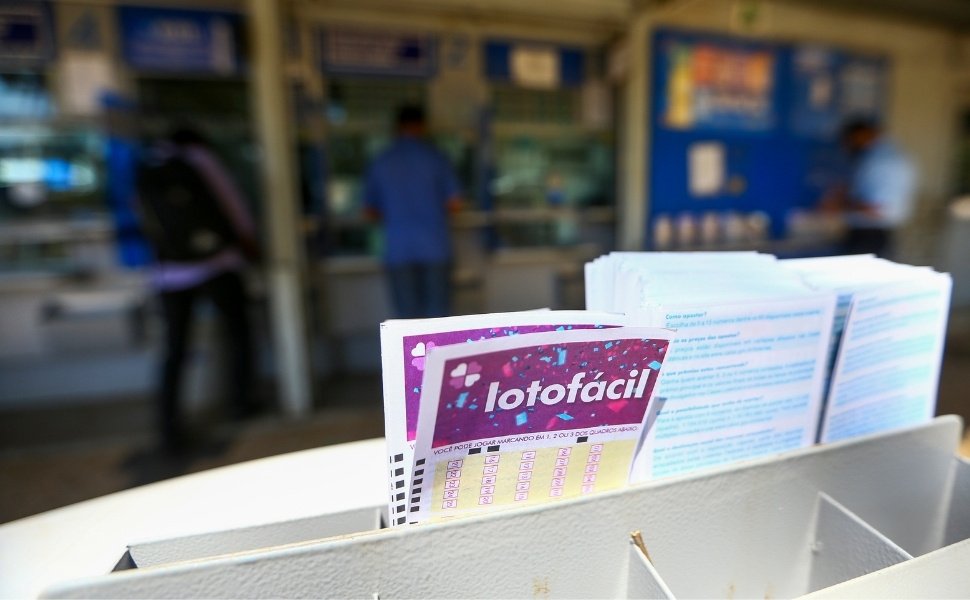 Aposta do ES acerta n&uacute;meros da Lotof&aacute;cil e leva pr&ecirc;mio; veja valor