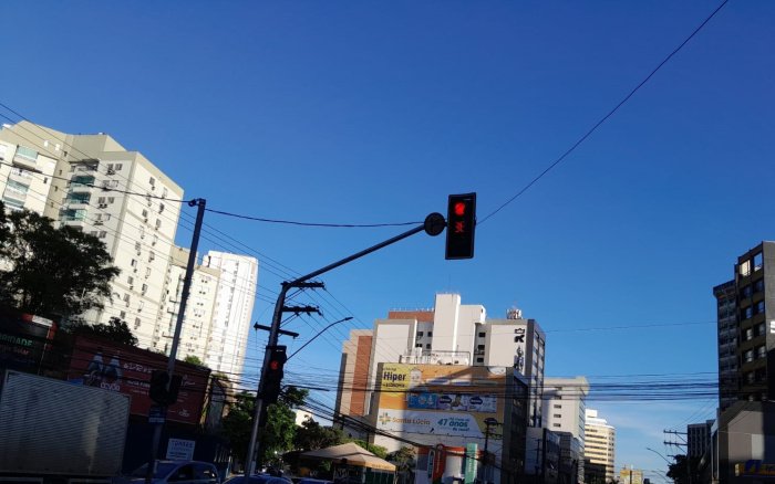 Vit&oacute;ria inicia substitui&ccedil;&atilde;o de cabos de cobre por modelo bimet&aacute;lico para reduzir furtos em sem&aacute;foros