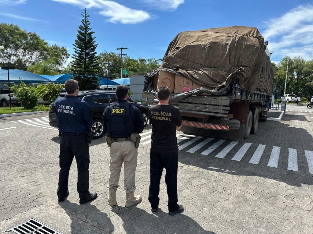 PRF apreende 3 milh&otilde;es de cigarros contrabandeados na BR-101